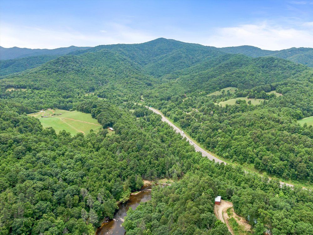 Majors Estate: 1610 Perth Rd, Clyde, NC 28721